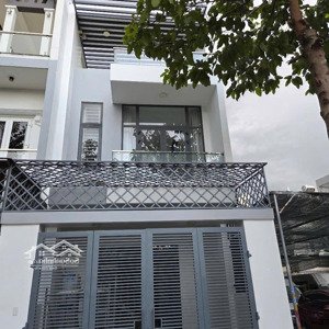 nhà trệt 2lầu đẹp ngay trong kdc hiệp thành tp thủ dầu một bd - dt 100m2 tc100% - 4pn - giá 6 tỷ7
