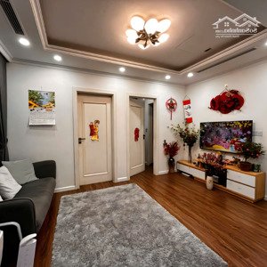 căn hộ 3 phòng ngủ, 2 wc, giá 16,5tr/tháng, full đồ, căn góc thoáng view sông hồng, có slot ô tô