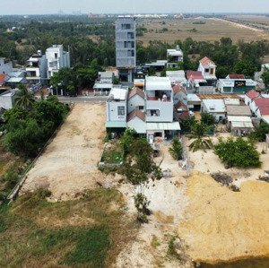 cần tiền bán nhanh lô đất mặt tiền đường quốc lộ. diện tích 779m2