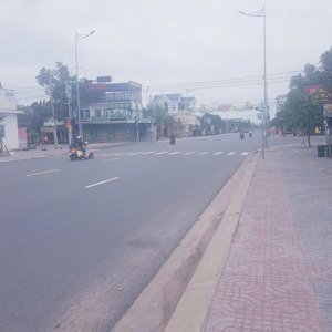 siêu phẩm vị trí kim cương mt đg hùng vương trung tâm của tp.phú mỹ, dt:6x45 giá 13ty full thổ cư