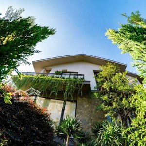 suất nội bộ duy nhất còn sót lại shop villa song lập mặt tiền đại lộ mùa hạ, sau lưng là công viên