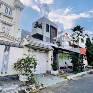 bán biệt thự 3 tầng dt 10x18m đường liên phường, plb q9. gồm 6pn nội thất gỗ nhập khẩu. giá 26,3 tỷ