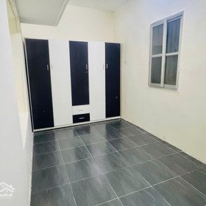 cho thuê căn hộ tầng 1 tập thể k5 ngõ 36 ao sen, 60m, 3 ngủ riêng biệt 6 triệu