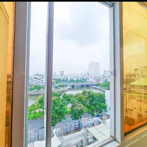hiếm có khó tìm căn hộ dv ngay trung tâm q.1, dt:5.3x13,3m-6tầng, có thang máy, chỉ 18tỷ 