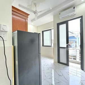 nhà mới xây ban công đầy đủ nội thất, wf riêng, gần công viên thỏ trắng, ngã tư bảy hiền