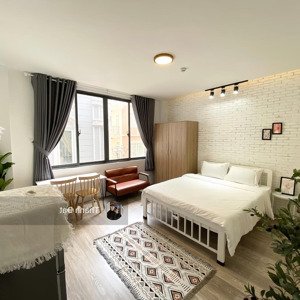 thuê căn hộ nguyễn thị minh khai q.1, studio cửa sổ - dt 30m2 - bếp xa giường, ngay thảo cầm viên