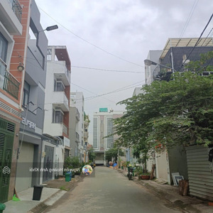 nhà mặt tiền lê văn việt vào 30m, 100m2 vuông vức, hẻm xe hơi né nhau