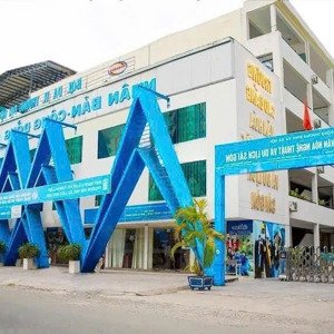 250 tỷ tl. nếu k lấy pháp nhân cty mà chỉ mua tài sản thôi thì bớt 30 tỷ. bank định giá 370 tỷ