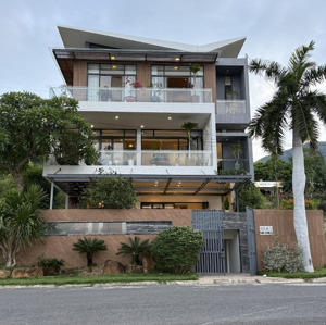 bán biệt thự view biển siêu đẹp tại hòn xện phường vĩnh hoà nha trang chỉ 25 tỷ