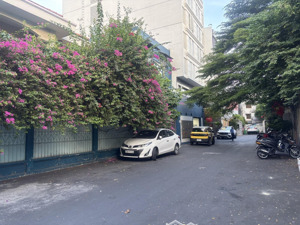 bán gấp biệt thự phổ quang. p2. quận tân bình. 10 x 21m. 1 trệt 2 lầu. giá 32 tỷ thương lượng