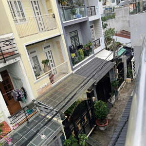 bán nhà đường số 10, phường tân quy, quận 7, ngang 4m x 9m, nhà 3 tầng, giá 5,8 tỷ.