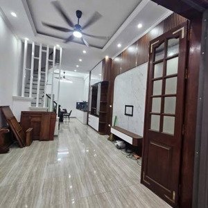 cho thuê nhà liền kề ngõ 67 phùng khoang 66m x5t ô tô tránh