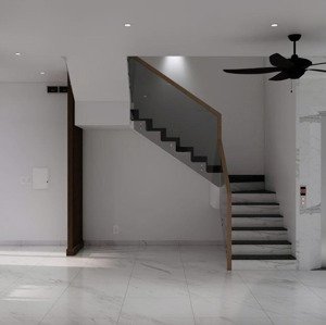 nhà mặt tiền có thang máy, 350m2 sử dụng , 60tr/ tháng , đường lê hữu kiều rộng 24m .