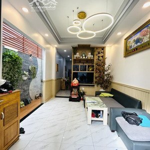 nhà đẹp tt q7- 4 lầu đúc - 45m2 - sát mt - ko qh - giá 6 tỷ nhỉnh