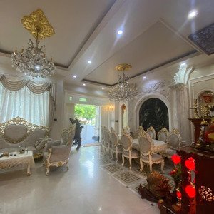 bán nhà bt kdc him lam quận 7 dt: 7,5x20m giá 55 tỷ có thang máy view công viên lh: 