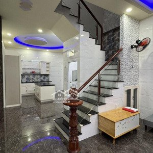 bán nhà gần phạm văn đồng, 76m2, giá chỉ 4 tỷ 300 triệu, hẻm xe hơi quay đầu.
