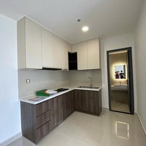 cần bán 1pn - q7 boulevard - giá 2.1 tỷ - view ngoài hướng nam - tầng trung. lh : zalo)