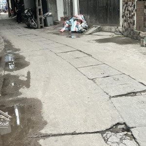 chủ nhà cần bán gấp căn ccmn ngay trung tâm triều khúc .ô tô đỗ cửa. mặt tiền cực thoáng