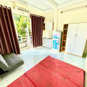 Cho thuê phòng tại Thành Thái Q10_Gần UEH, Huflit_có nội thất như hình_Ban công lớn.