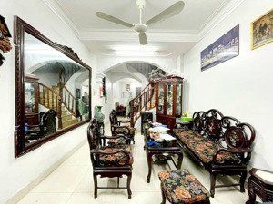 Chính Chủ Bán Nhà Tôn Thất Tùng, Gần Phố, Ngõ Ba Gác Thông, Nhà Dân Xây Chắc Chắn, 2 Thoáng, 50m2