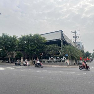 siêu hot! góc 2 mt lê văn việt, p tăng nhơn phú a, quận 9 dt(35 x 70m) 3 tầng giá: 300 tỷ