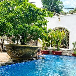 biệt thự vườn - góc 2 mặt tiền đường số 10 - đất 500m2 - hồ bơi riêng.