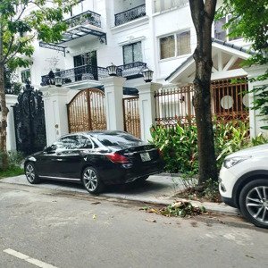 biệt thự văn khê 170m,3 tầng, mt9m, 39 tỷ, thang máy, gara full nội thất bán gấp thương lượng sâu