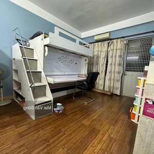 chuyển nhượng căn hộ 80m, 2 ngủ, căn góc đô thị việt hưng.