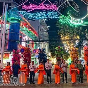 thuê hoặc bán nhà mặt phố đề thám, an cư giá thuê 18 triệu/tháng bán 16 tỷ 999 ( thương lượng )