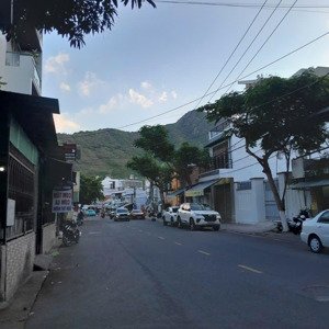 cần tiền bán gấp lô đất mặt phố dương hiến quyền 2 mặt tiền đường đi bộ ra biển.