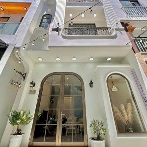 cho thuê nhà nguyên căn 3.5 tầng tân cổ điển, đủ tiện ích xung quanh, full nội thất, chỉ 18tr/th