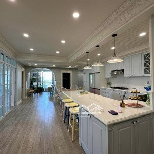 bán căn hộ midtown m6. 135m2. căn góc. nhà đầy đù nội thất. sổ hồng