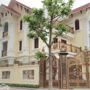 cầu giấy - biệt thự 140m2 chỉ 300tr/m2- gara 3 oto - kinh doanh - bán gấp giá mềm