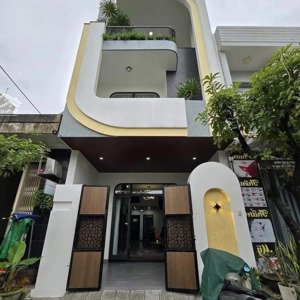 nhà đường cách mạng tháng8,p9,q10 . dt 69m2(5m x 13,8m) giá 4.260 tỷ. gần chung cư hạ đô .