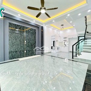 nhà phố 3 tầng, rộng đẹp, sân chung rộng rãi, an ninh