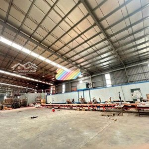 cho thuê xưởng kcn thuộc huyện bến lức, khuôn viên : 12.500m2, xây dựng : 7.000m2, giá :2,4 usd/m2