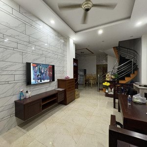 cho thuê nguyên căn gần q5 q1 với 5pn 80m2 nội thất cao cấp