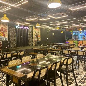 sang nhượng nhà hàng tại q7 bao gồm cả đặt coc