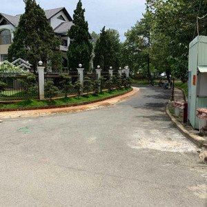 bán gấp lô biệt thự vị trí đẹp mặt tiền trục chính đường 16m kdc bách khoa