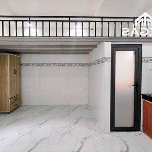 vừa trống ra phòng gác ban công riêng siêu to khổng lồ, nằm ngay ngã tư thủ đức, trường đh spkt