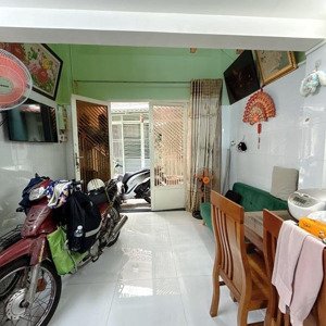 ngay trung tâm q10 - 27m2 - 3 tầng - nở hậu - an ninh - chỉ hơn 4 tỷ