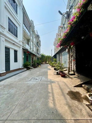 bán nhà 4 tầng đường thạnh lộc 37 phường thạnh lộc q12, dt 52,5m2(10,5mx5m) giá 5,8 tỷ