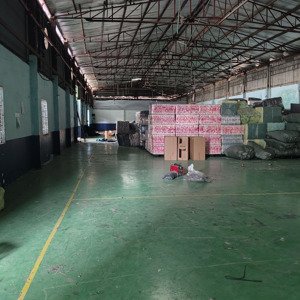cho thuê nhà xưởnng hóc môn, dt 2400m2, giá 110tr/tháng