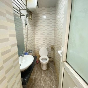 chính chủ cho thuê phòng trọ ngõ 148 trần duy hưng. phòng 301 khép kín thang bộ điều hòa giá 3,4tr