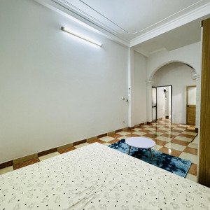 chính chủ cho thuê phòng ngõ 99 định công hạ phòng đẹp ở luôn giá 2,6 triệu điều hòa nóng lạnh mới