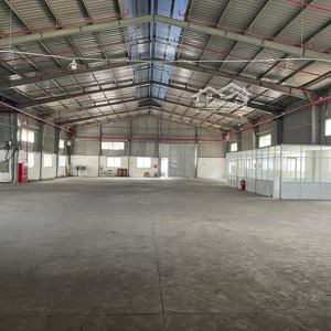 cho thuê xưởng bình chiểu thủ đức. dt: 2100m2 giá: 235tr pccc tự động. gần cv bình phước