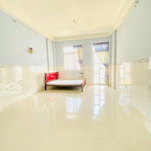 cho thuê chdv 35m2 ở được 3 - 4 người (ban công thoáng mát), full nội thất, thang máy, trung tâm q1