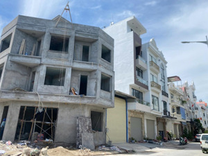 bán đất tặng nhà cấp 4 kinh doanh tốt