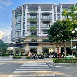 văn phòng 100m2 đường 35m vạn phúc, vị trí nhận diện tốt, xuất được vat hầm xe có bảo vệ. 12tr/th