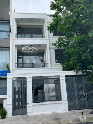 cho thuê toà nhà văn phòng 8x23m, 1 trệt 2 lầu trống suốt an phú quận 2